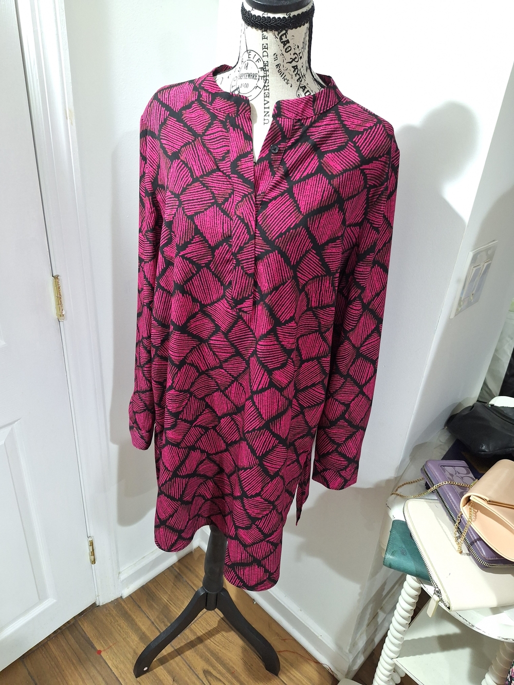 Anne Klein Magenta and Black Abstract Shift Tunic